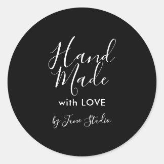 Main moderne faite avec étiquette de paquet d'amou