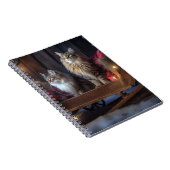 Maine Coon Sneeuwsleebord Kerstdecoratie Notitieboek (Rechterzijde)