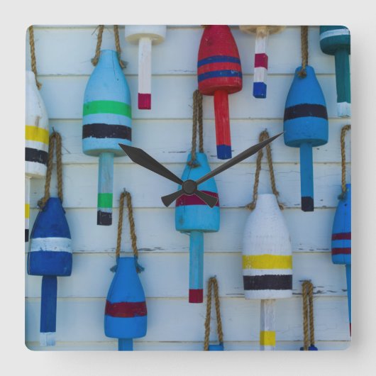 Maine, Stonington, decoratieve kreeftenboeien Vierkante Klok (Voorkant)