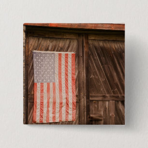 Maine, Vervaaagde Amerikaanse vlag op deur van oud Vierkante Button 5,1 Cm