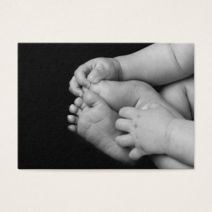 Mains et pieds de bébé noirs et blancs