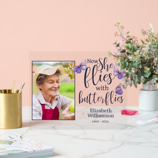 Maintenant, elle vole avec des papillons Photo Mém (Mariage)