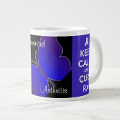 Maintenez tasse calme et de traitement de RA de (Devant droit)