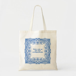 Mais vale só que mal acompanhado tote bag