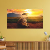 Maisleeuw in Afrika tijdens de zonsondergang Canvas Afdruk (Insitu (Woonkamer))