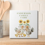 Maison de ferme Cute Hen personnalisée<br><div class="desc">Cuter poule ferme maison de céramique personnalisée carreaux. Facile à modifier le texte. Joli design aquarelle pour la cuisine.</div>
