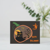 Maison hantée dans une carte postale d'Halloween c (Debout devant)