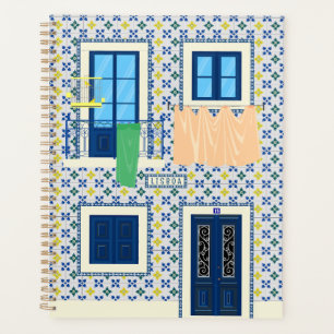 Maison portugaise de Lisbonne avec tuiles et oisea