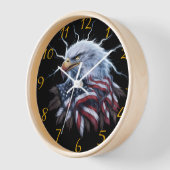 Majestic adelaar gekroond met Amerikaanse vlag (Hoek)