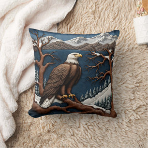 Majestic Eagle met uitzicht op besneeuwde bergen Kussen