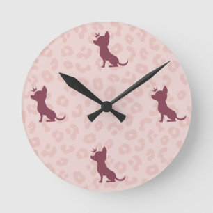 Majestueuze Chihuahua op Roze Luipaardprint Ronde Klok