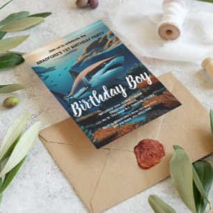 majestueuze haai die door oceaandieptes glijdt briefkaart