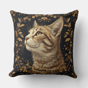 Majestueuze kat met sierlijke bloemdetails in goud kussen