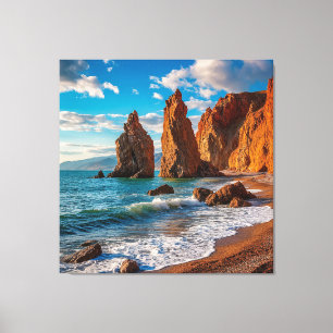 Majestueuze kustrots tegen een heldere blauwe ocea canvas afdruk