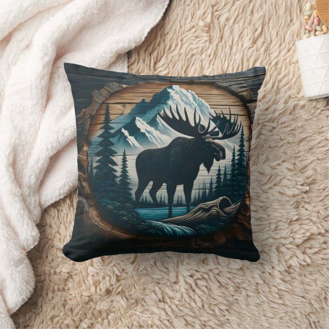 Majestueuze Moose in het beboste berglandschap Kussen (Deken)