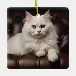 Majestueuze witte kat keramisch ornament