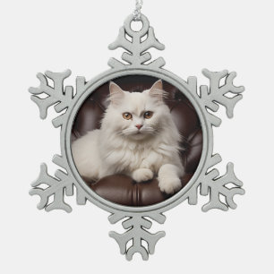 Majestueuze witte kat tin sneeuwvlok ornament