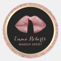 Make-up artiest vinger op lippen Roos gouden salon