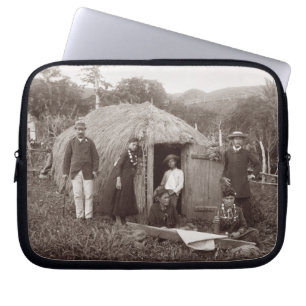 Making Tappa, een moederstof, c.1875 (sepia foto) Laptop Sleeve