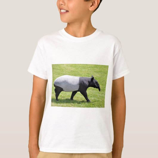 Malayan tapir met gras t-shirt (Voorkant)