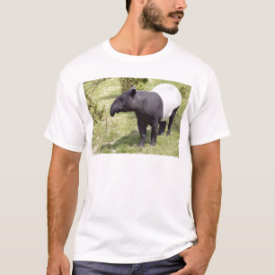 Malayan tapir op gras t-shirt