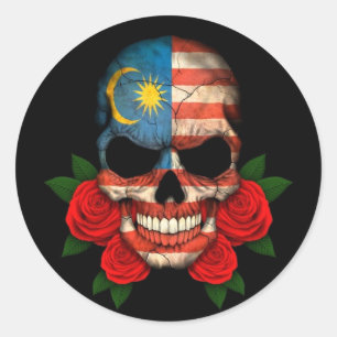 Maleisische vlaggenschedel met rode rozen ronde sticker