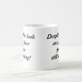 "Malgré le regard sur mon visage..." tasse à café (Centre)