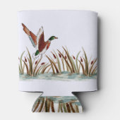 Mallard Duck over Cattails tegen een witte hemel Blikjeskoeler (Achterkant)