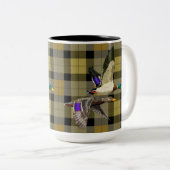 Mallard Ducks op Plaid Tweekleurige Koffiemok (Voorkant rechts)