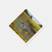 Mallard Ducks vliegen over de hond Servet (Hoek)