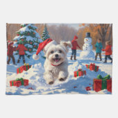 Maltese hond rent in de sneeuw met kerst Pet Theedoek (Horizontaal)