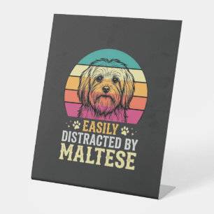 Maltezer Hond Retro Zonsondergang Afleid Reclamebord Met Voetstuk