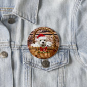 Maltezer puppy's in een kerstmand ronde button 7,6 cm (In situ)