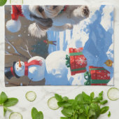 Malti Tzu loopt in de sneeuw met kerst Pet Theedoek (Gevouwen)