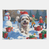 Malti Tzu loopt in de sneeuw met kerst Pet Theedoek (Horizontaal)