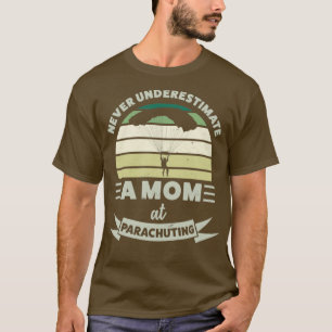 Mam bij Parachuting Funny Gifts Wife T-shirt