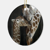 Mam en Baby Giraffe Cuddle Keramisch Ornament (Links)