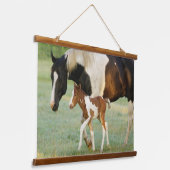 Mam en pasgeboren verf filly hangend wandkleed (Gebogen)