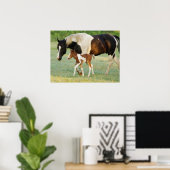 Mam en pasgeboren verf filly poster (Thuiskantoor)