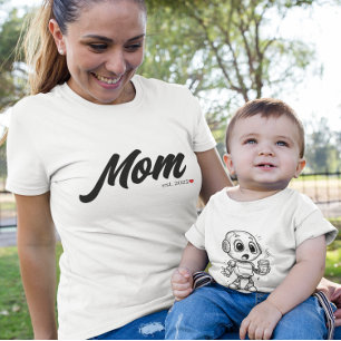 Mam Est. Zwart Script Red Heart   Custom T-shirt