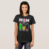 Mam met drie batterijleeg mama met 3 zoon t-shirt (Voorkant volledig)