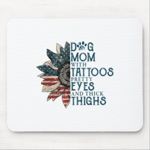 Mam met Tattoos  ogen en dikke dijen Muismat