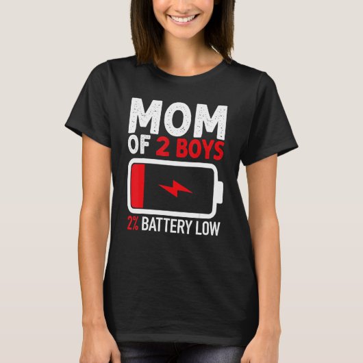 Mam van 2 jongens Lage Batterij van Son Moederdag T-shirt (Voorkant)