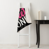 Mam van de Sweet One Sprinkst Donut Sherpa Deken (In situ)