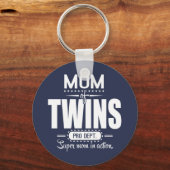 Mam van Twins Pro Dept. Supermama in actie Sleutelhanger (Voorkant)