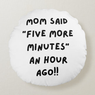 Mam zei "vijf minuten langer" rond kussen