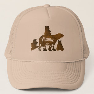 Mama Beer met 3 Baby Beer welpen volgen Mama Trucker Pet