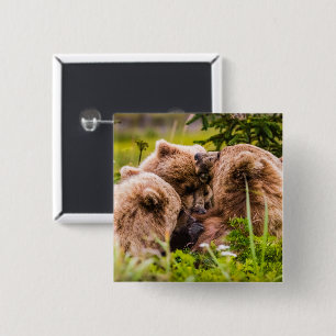 Mama beer verzorgt haar twee cubs, Lake Clark Nati Vierkante Button 5,1 Cm
