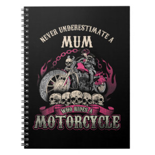 Mama Biker Chick Lady onderschat motor nooit Notitieboek