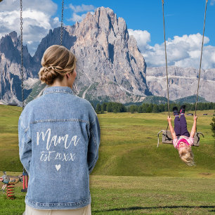 Mama est. typographie blanche et coeur Fête des Mè